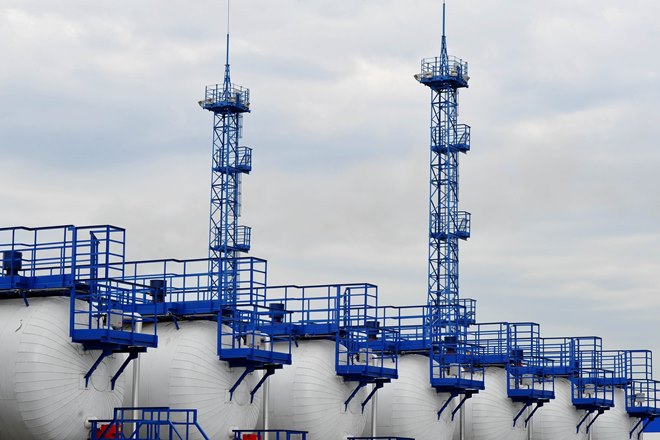 В Омской области нефтехимический промышленный кластер демонстрирует рост производства